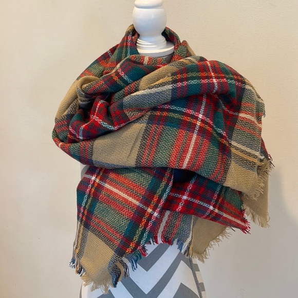 Large Lightweight Blanket Scarf/ Wrap / Throw - Picture 6 of 6